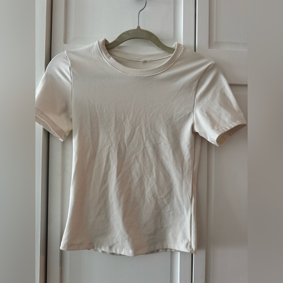 NWOT H&M Move Ivory Athletic T-Shirt Size S SoftMove DryMove Fitted Tee - Picture 9 of 11
